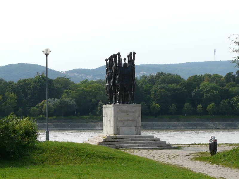 P1070427.jpg - Monument a Dunabaltteknek